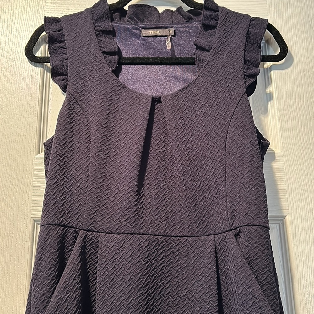 👗THML Chessie Textured Navy Sleeveless Ruffle Neck Midi Dress Stitch Fix - Picture 15 of 16